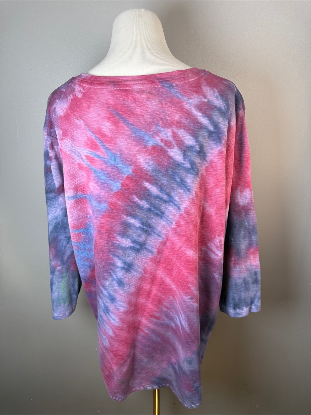 Tie-Dye Relaxed 3/4 Sleeve Top in Pink and Purple - Picture 4 of 8